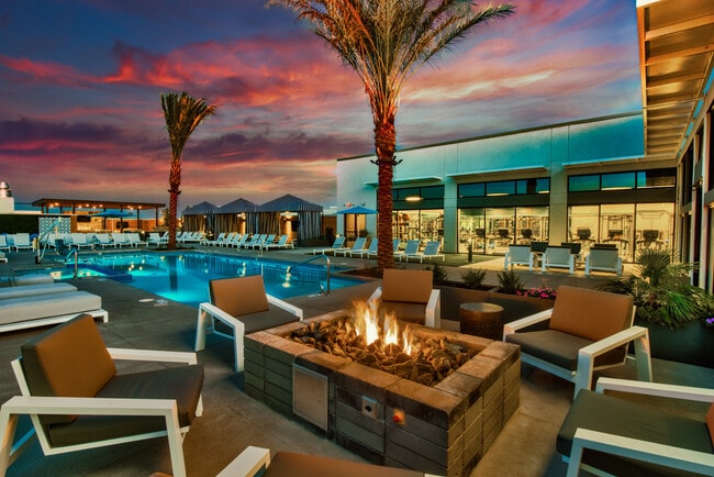 Building Photo - Canvas