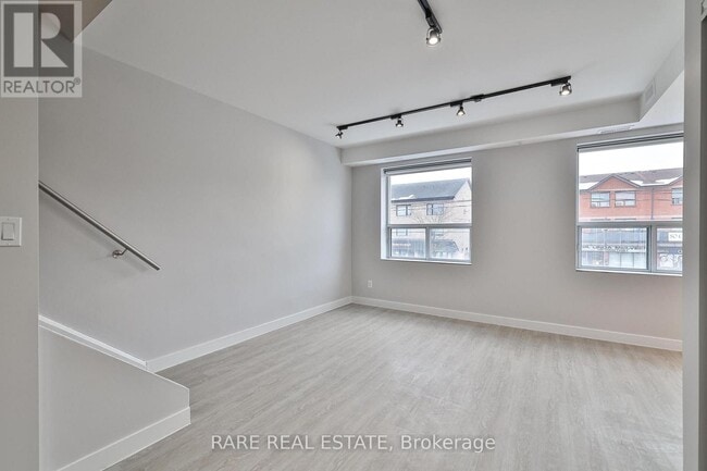 Building Photo - 592 Marlee Ave