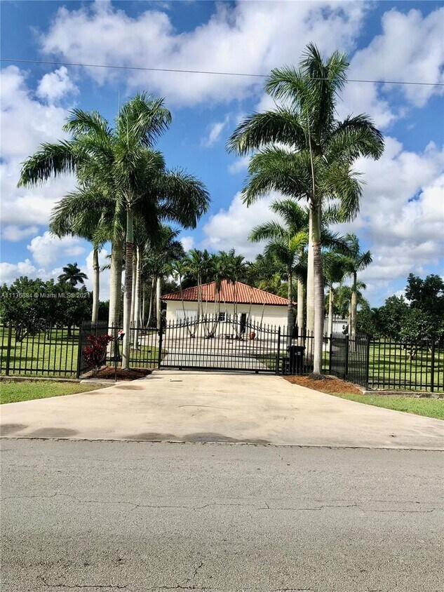 Primary Photo - 20200 SW 280th St