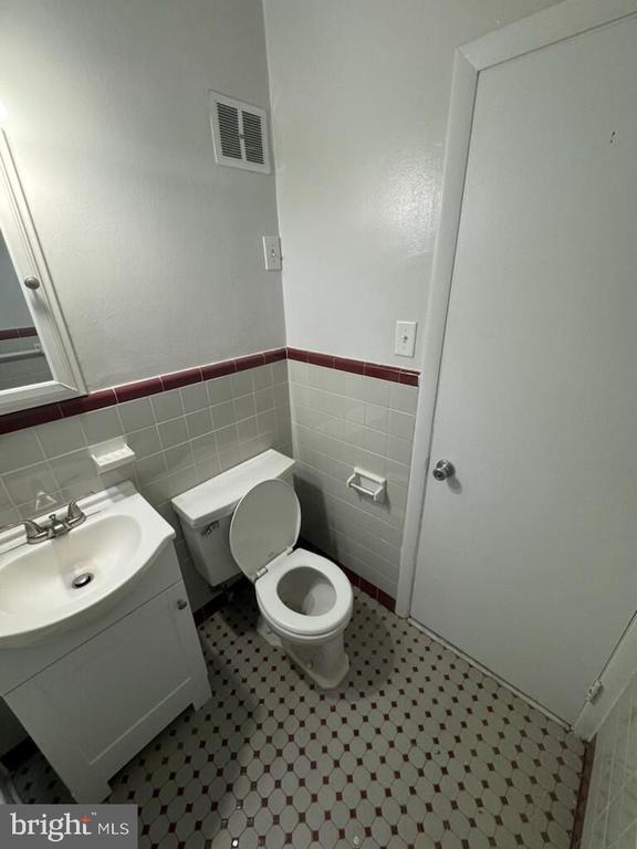 Building Photo - 6010 Oakland St