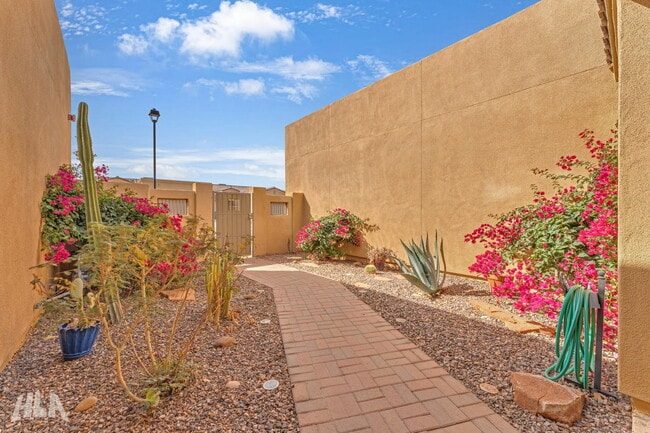 Building Photo - 6108 E Morning Ln