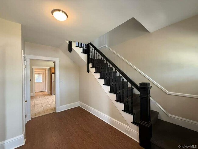 Building Photo - 701 NY-304