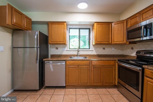 Building Photo - 907 Meadow Woods Ln