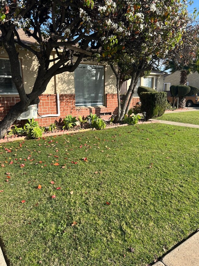 Photo - 9206 Crenshaw Blvd Apartments