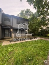 Building Photo - 120-122-122 Nave Pl