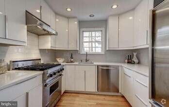 Building Photo - 1628 N Harrison St