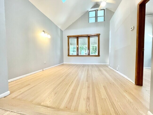 Foto del edificio - 2039 W McLean Ave