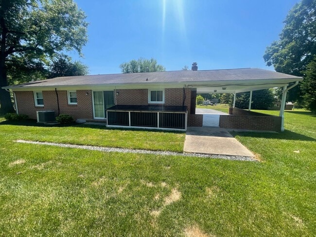 Building Photo - Price improvement! Well cared for rancher ...
