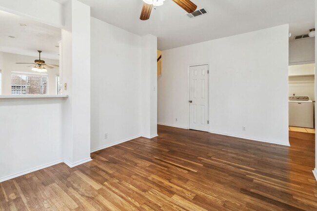 Foto del edificio - 2203 Clearwater Dr