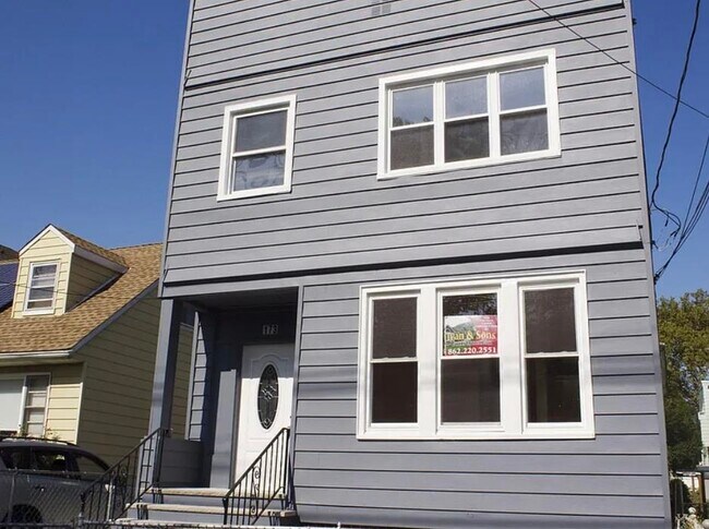 Foto del edificio - 173 Mallory Ave
