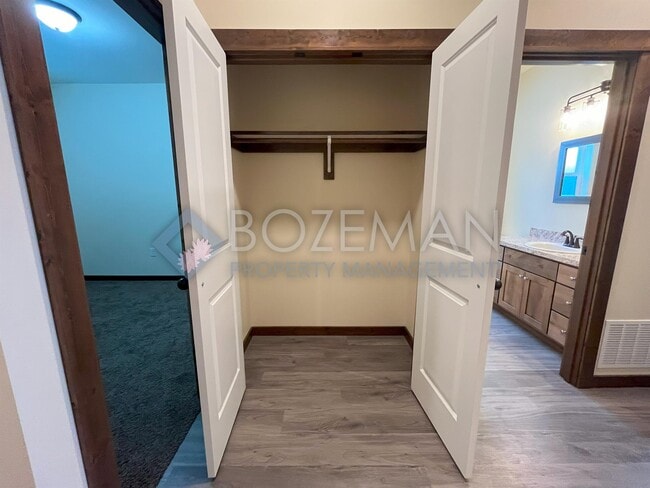 Building Photo - 2605 Meriwether Dr S