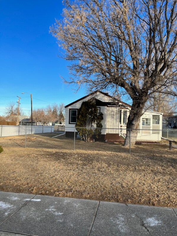 1901 15th Ave S, Great Falls, MT 59405 House for Rent in Great Falls, MT