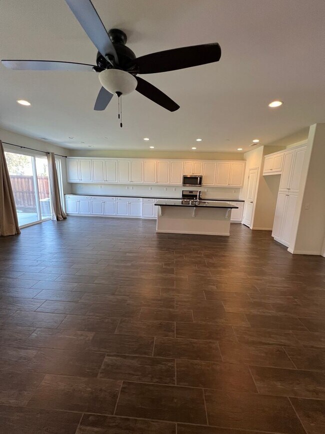 Building Photo - 9914 Sentinel Peak Place, Bakersfield CA 9...