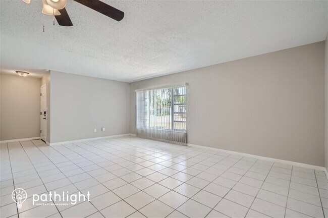 Foto del edificio - 708 Lakewood Avenue