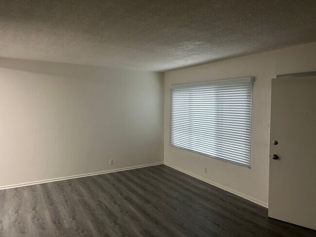 Foto del edificio - 3409 W 104th St