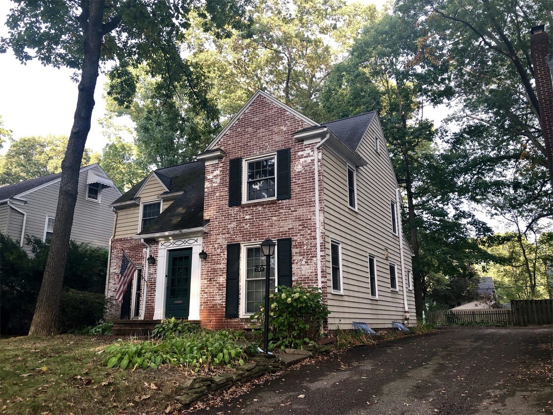 Primary Photo - 287 Castle Blvd
