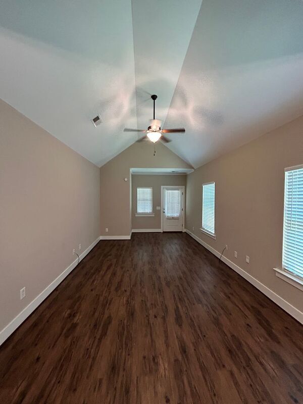 Foto del edificio - 5617 Park Side Rd