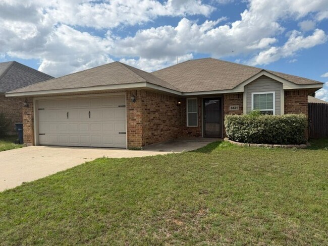 Foto del edificio - Adorable OKC home with 3 bed, 2 bath, 2 car garage in Mustang Schools!