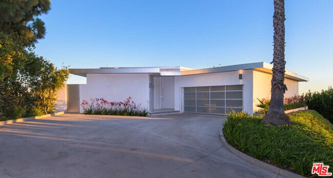 Foto del edificio - 1542 Blue Jay Way