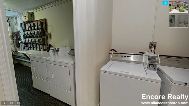 Foto del edificio - 1063 Beacon St