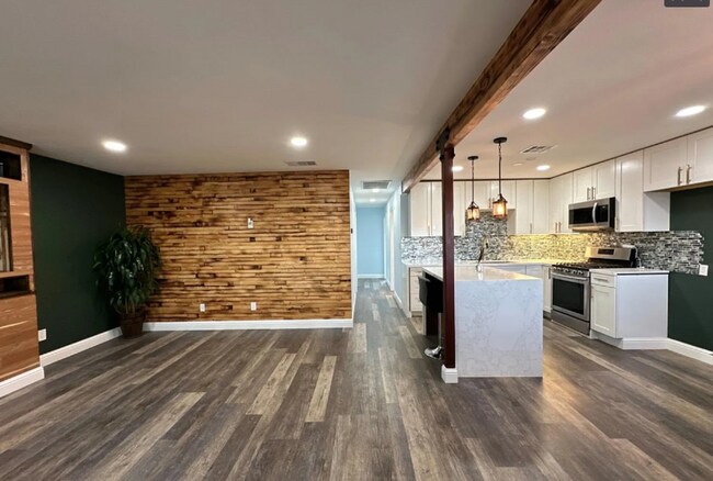 Foto del edificio - Available Now