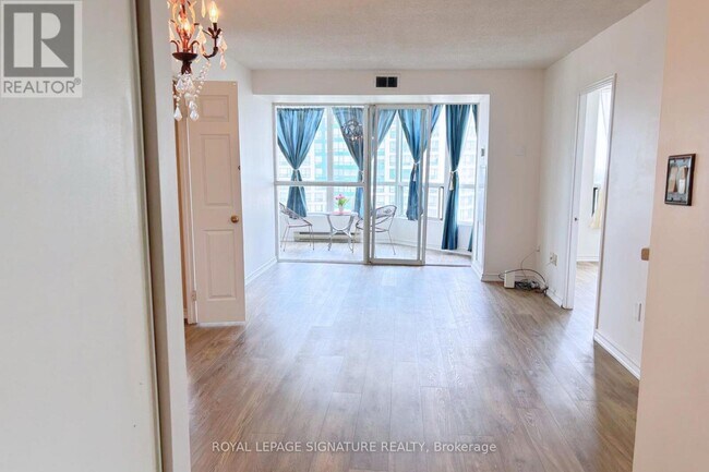 Photo du bâtiment - 4470-4470 Tucana Ct