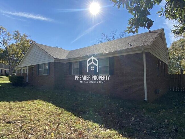 Building Photo - 4507 Tanbark Ave