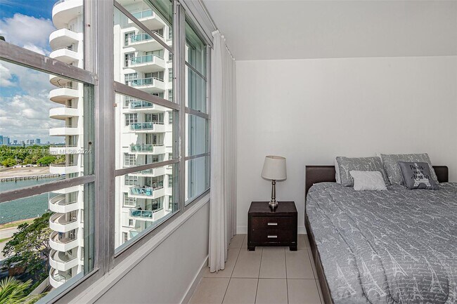 Building Photo - 5151 Collins Ave