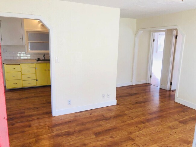 Foto del edificio - Freshly updated 3-bedroom 1 bath house off of River Rd. MOVE IN SPECIAL!