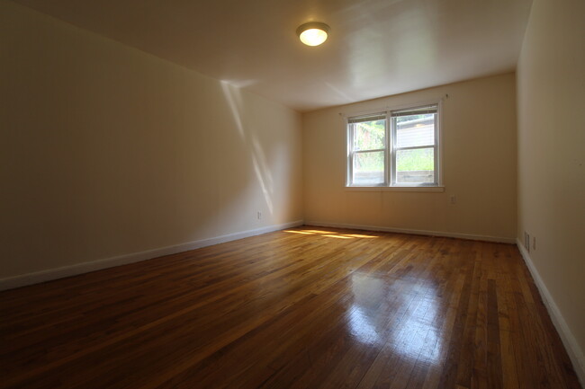 Building Photo - 2026 Colden Ave