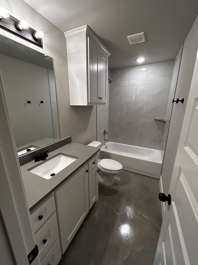 Building Photo - 10032 W Hwy 199