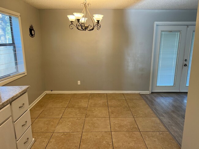 Building Photo - 3BR/2BA Home Available Immediately