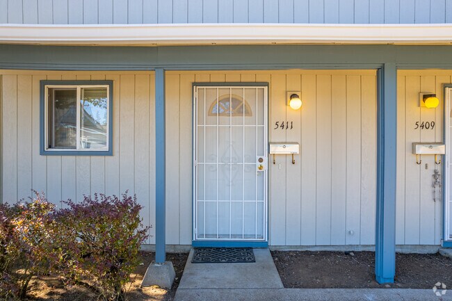 Entrance - 5407 SE 77th Ave