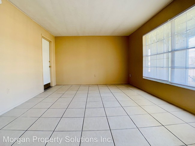 Foto del edificio - 5214 Curry Ford Rd