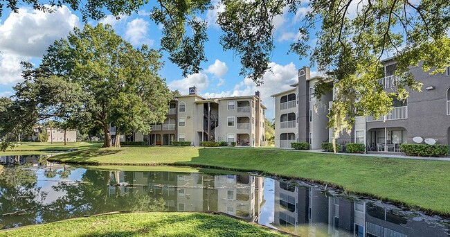 Foto del edificio - The Summit at Sabal Park Apartments