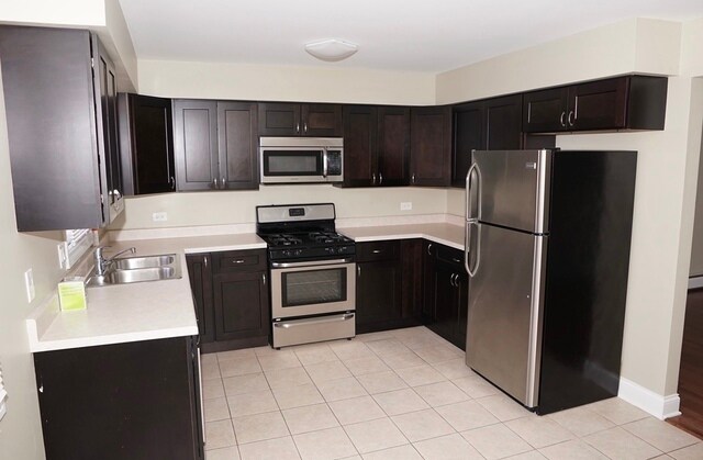 Foto del edificio - 3353 W Sunnyside Ave