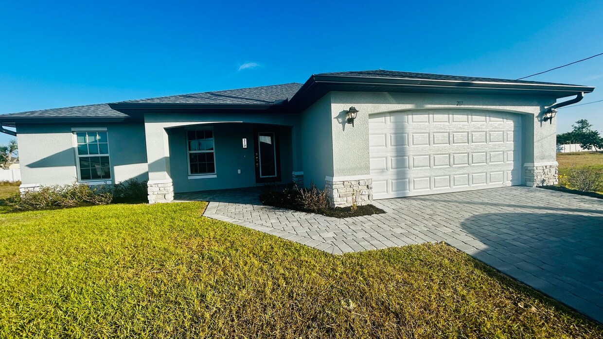 Primary Photo - Cape Coral - Newer Single-Family Home - 3 ...