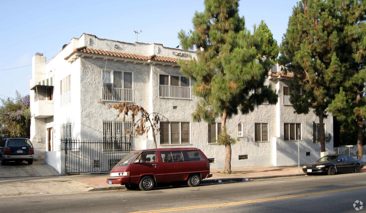 Building Photo - 102 S Kenmore Ave