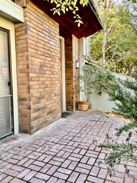 Building Photo - 4333 Redwood Ave