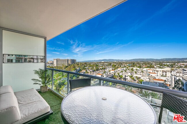 Foto del edificio - 13700 Marina Pointe Dr