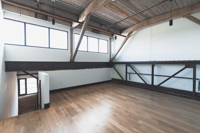 Building Photo - 1601 S Holtzclaw Ave
