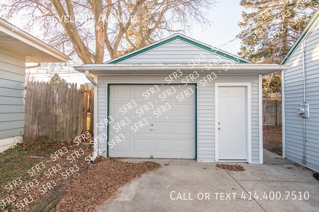 Building Photo - Don't miss this stunning & fully renovated...