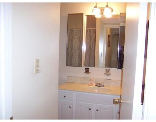 Building Photo - 244 Nassau Dr
