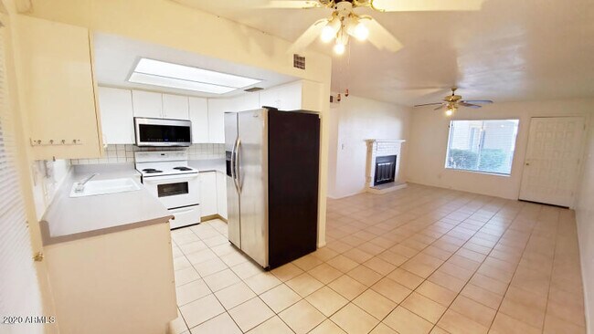 Foto del edificio - 17227 N 16th Dr