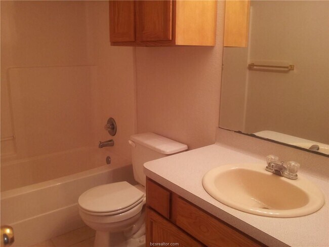 Building Photo - 3617 Oldenburg Ct