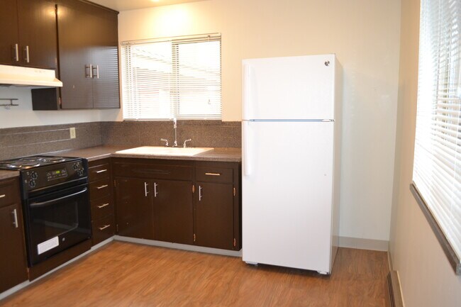 Kitchen - 520 NE 112th St