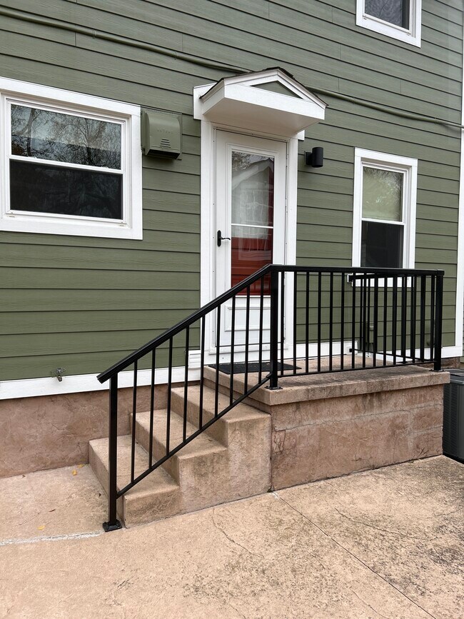 Building Photo - 415 N 7th St