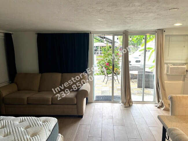 Foto del edificio - Furnished Waterfront Studio – Utilities Included – Direct River Access