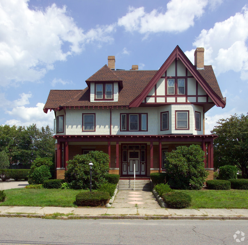 Building Photo - 151 Rumford Ave