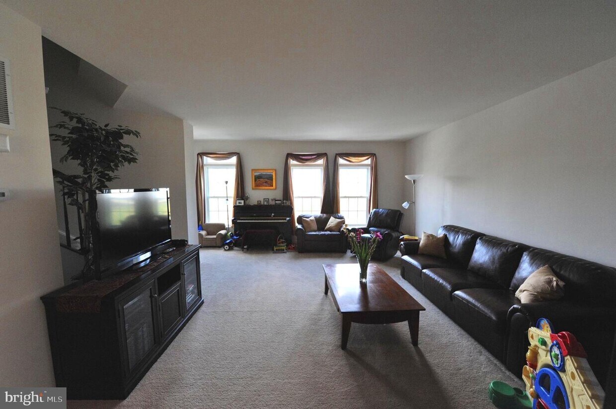 Primary Photo - 2291 Potomac Club Pkwy